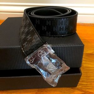 Black “H” buckle belt